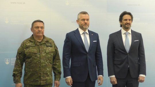 Na snímke Daniel Zmeko, Peter Pellegrini a Robert Kaliňák.