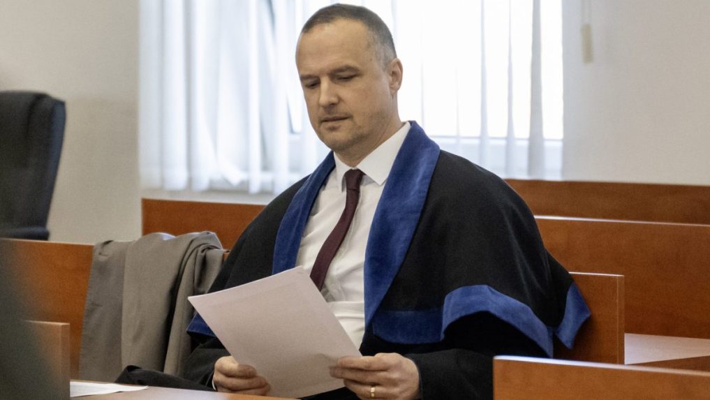 David Lindtner počas obhajoby Daniela Bombica.