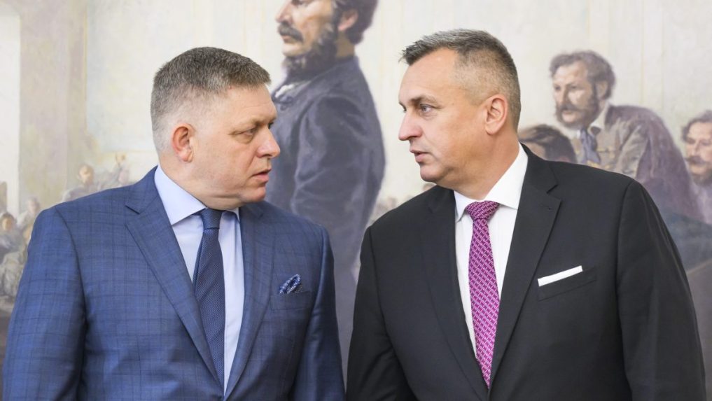 Na snímke premiér Robert Fico (Smer-SD) a predseda SNS Andrej Danko.