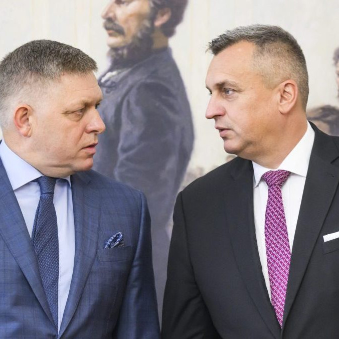 Na snímke premiér Robert Fico (Smer-SD) a predseda SNS Andrej Danko.