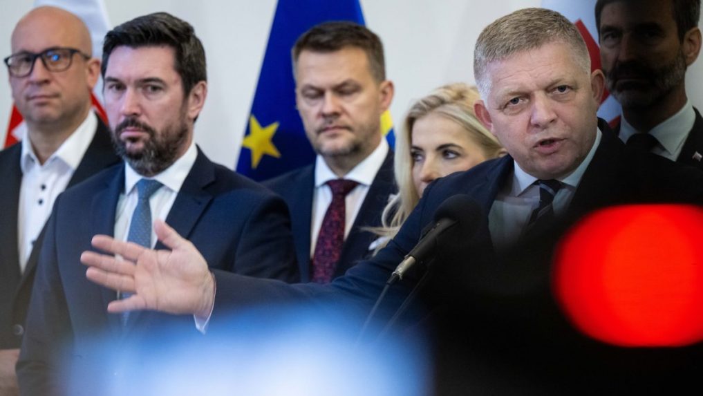 Ministri aj premiér si prilepšia. Príjmy im narastú o stovky eur vďaka automatickému zvýšeniu paušálnych náhrad