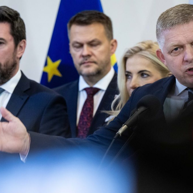 Ministri aj premiér si prilepšia. Príjmy im narastú o stovky eur vďaka automatickému zvýšeniu paušálnych náhrad