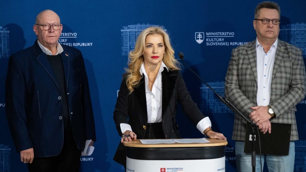 Na snímke Matúš Oľha, Martina Šimkovičová a František Kornaj.