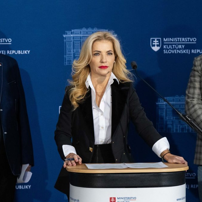 Na snímke Matúš Oľha, Martina Šimkovičová a František Kornaj.