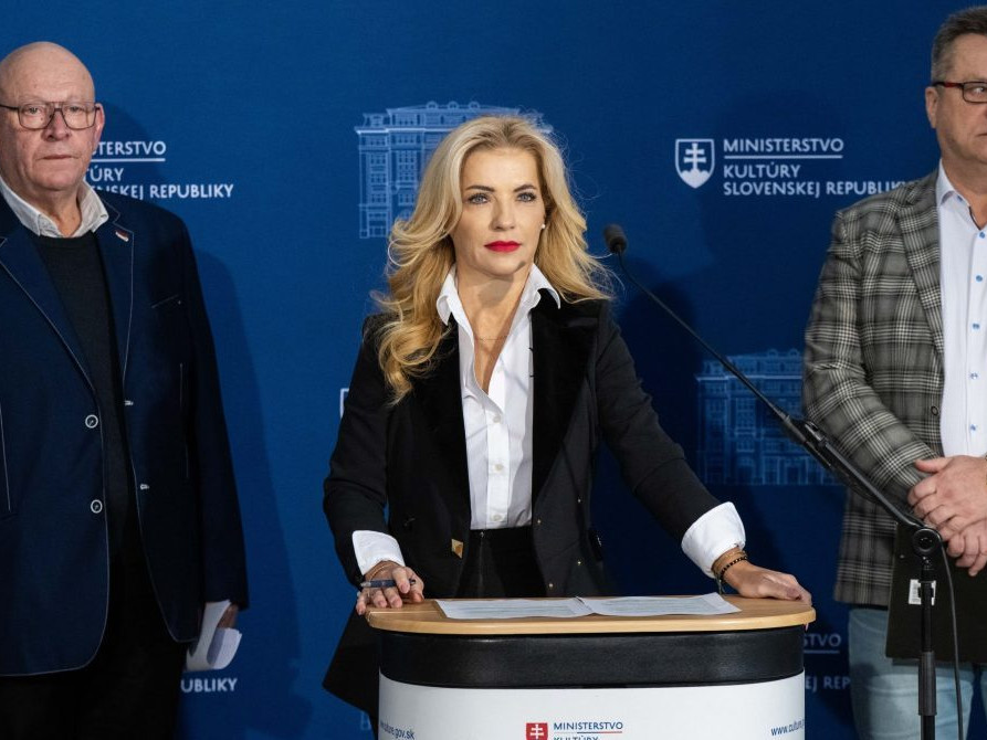 Na snímke Matúš Oľha, Martina Šimkovičová a František Kornaj.