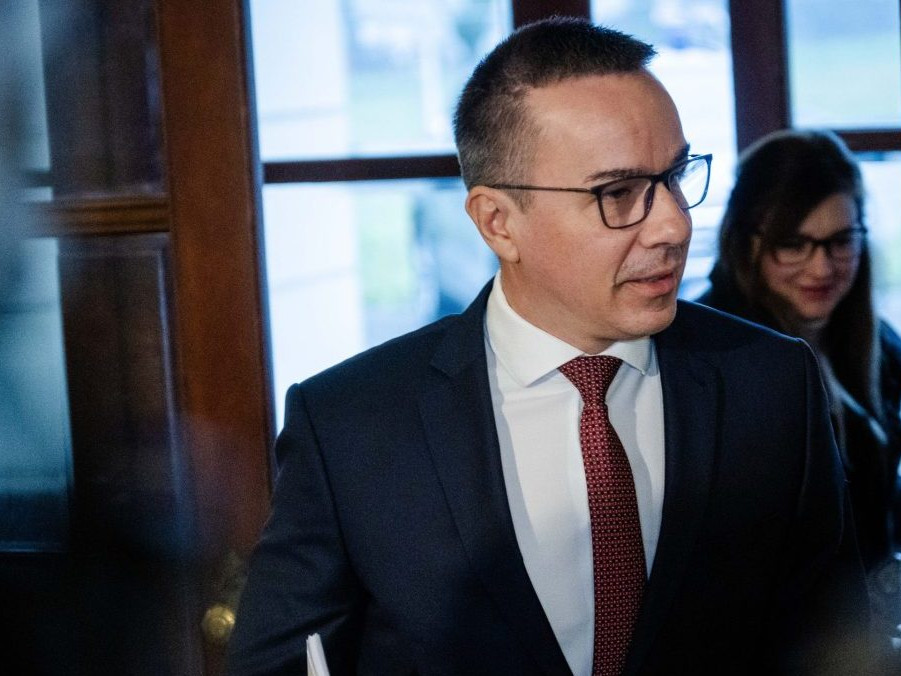 Minister práce Erik Tomáš.