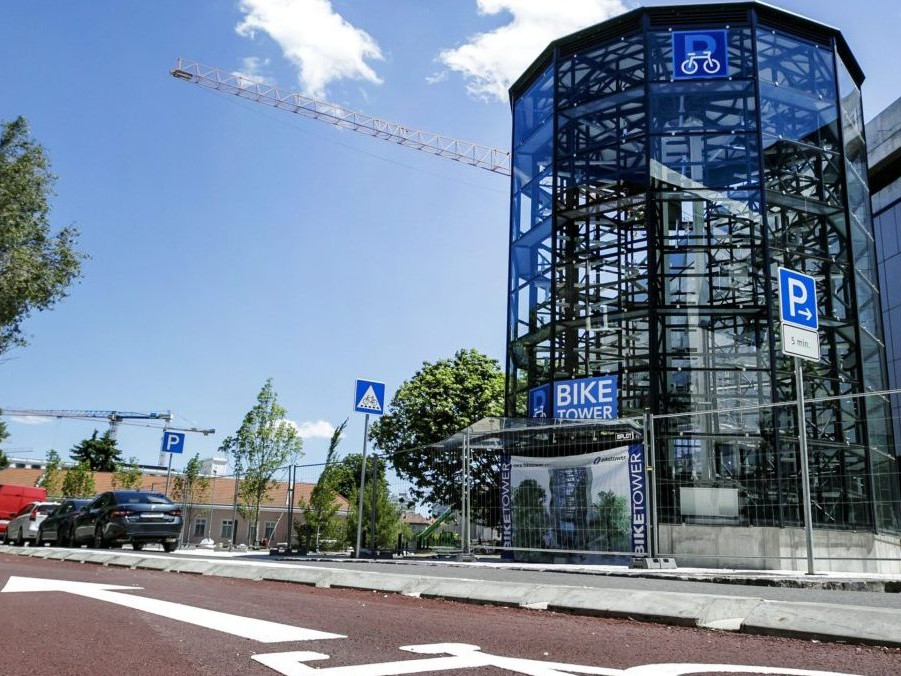 V okolí Stanice Nivy sa pohybujú asociálni ľudia.