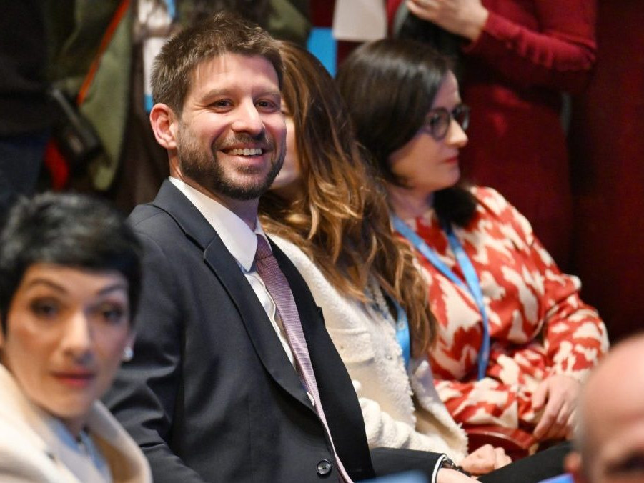 Predseda Progresívneho Slovenska Michal Šimečka počas začiatku snemu Progresívneho Slovenska.