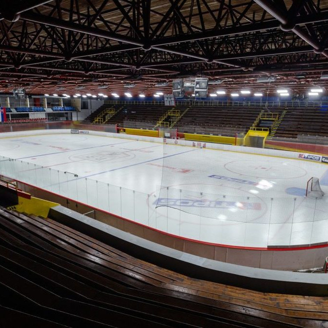 Zimný štadión Vladimíra Dzurillu v bratislavskom Ružinove.