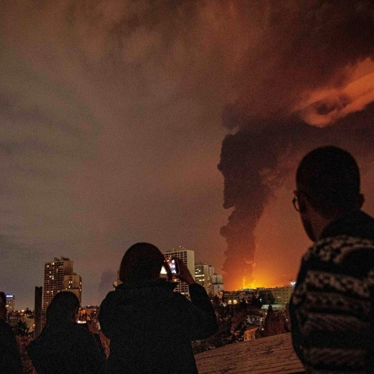 Nálety na ropné sklady a rafinérie majú nebezpečné dôsledky.