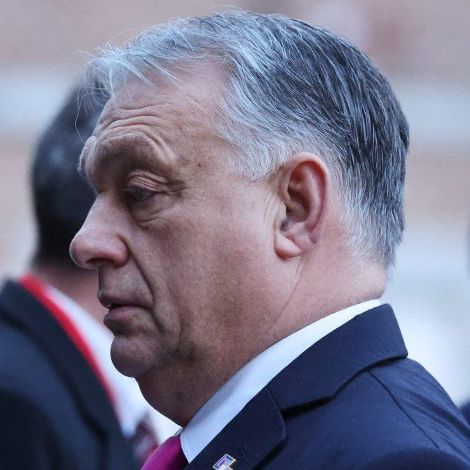 Predvolebný boj v Maďarsku priniesol aj „popravné video“. Opozičným politikom je z neho  „na vracanie“