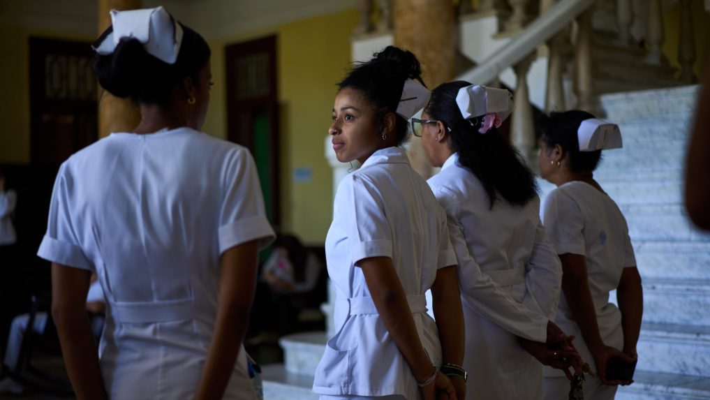 Zdravotné sestry v Havane na Kube