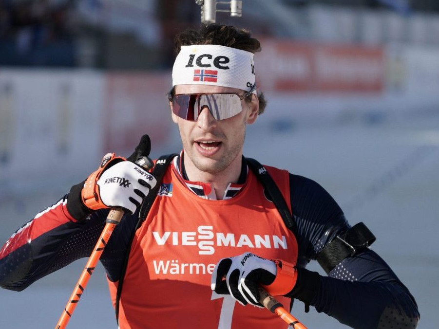 Na snímke nórsky biatlonista Sturla Holm Laegreid.