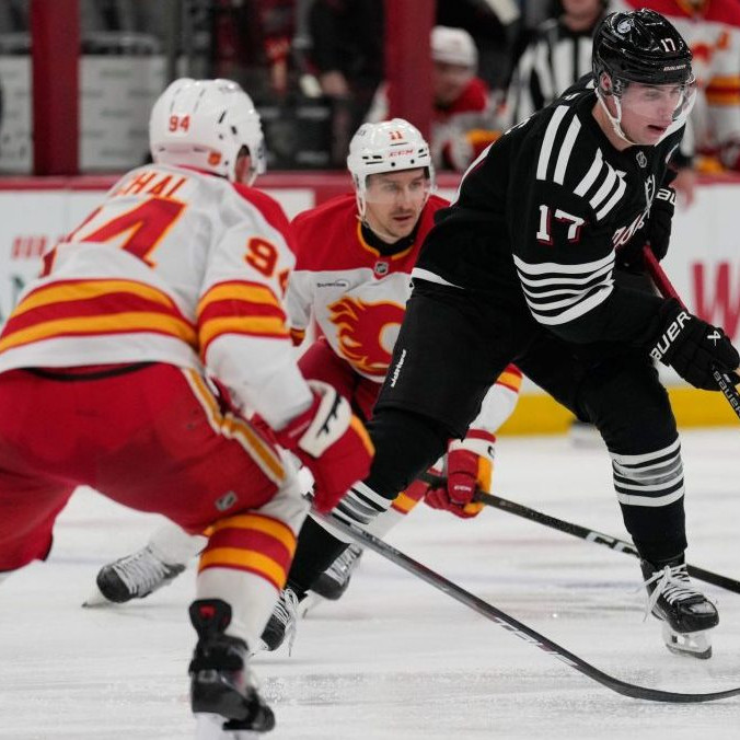 Šimon Nemec počas zápasu proti Calgary Flames.