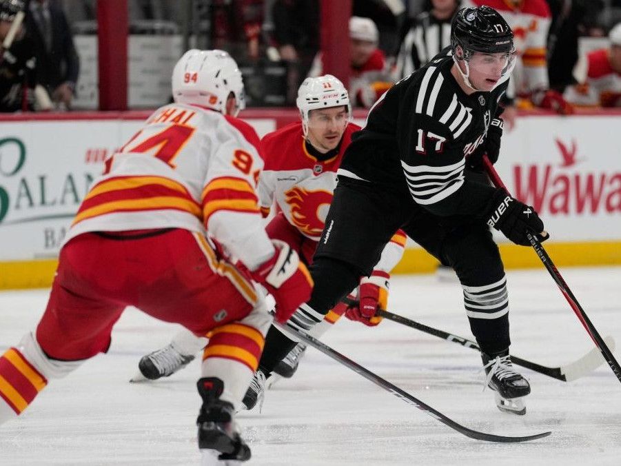 Šimon Nemec počas zápasu proti Calgary Flames.