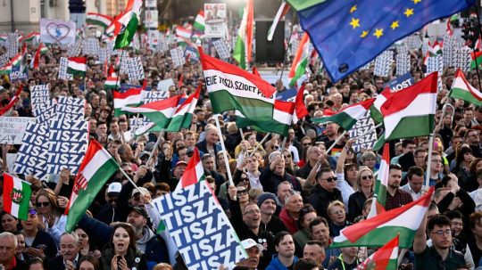Podporovatelia maďarskej opozičnej strany Tisza.