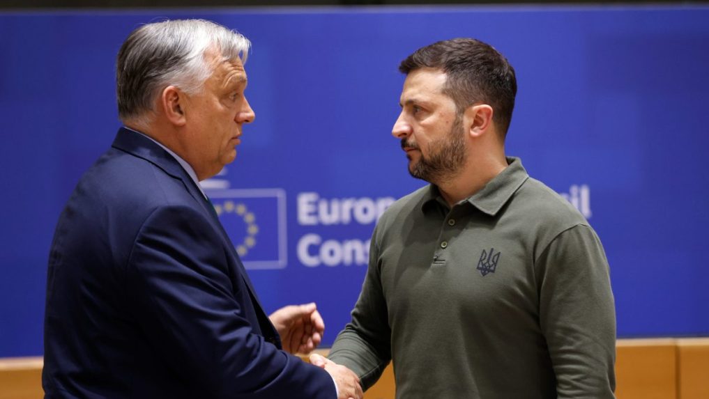 Archívna snímka Viktora Orbána a Volodymyra Zelenského.