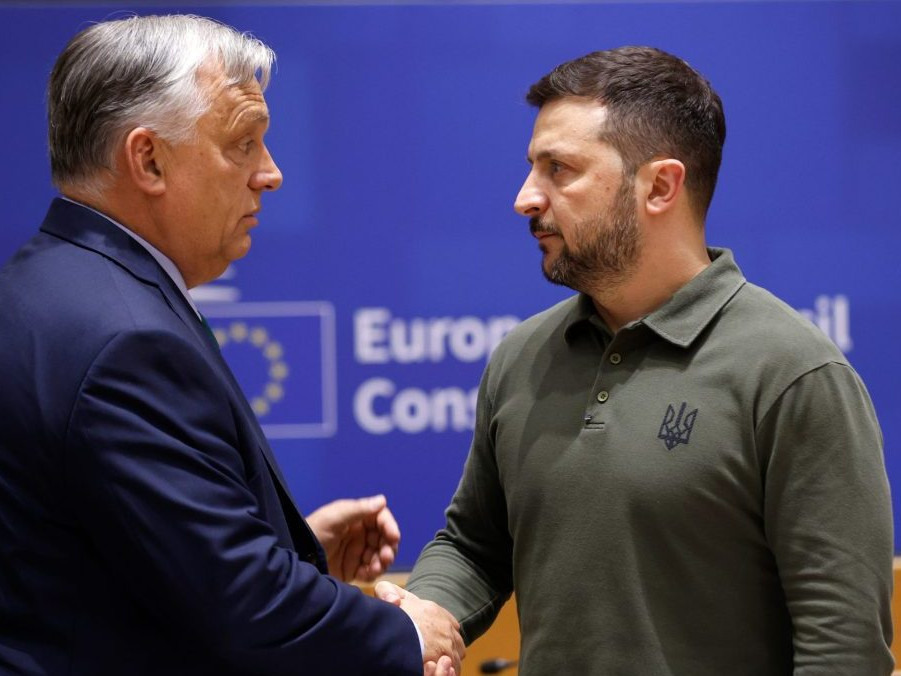 Zľava maďarský premiér Viktor Orbán a ukrajinský prezident Volodymyr Zelenskyj.