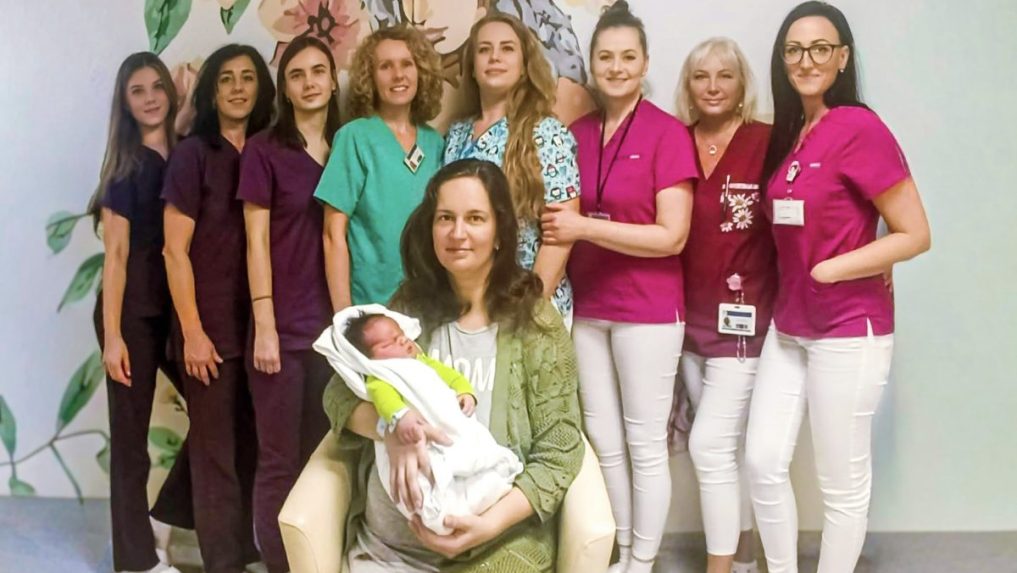 Napriek v&aacute;he prebehol p&ocirc;rod spont&aacute;nne a bez komplik&aacute;ci&iacute;.