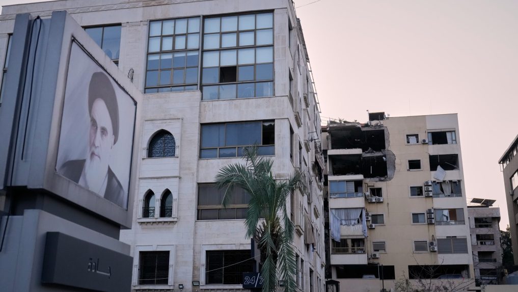 Na snímke budova v Libanone po izraelskom zásahu.