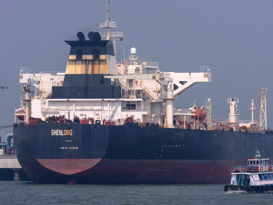 tanker v Hormuzskom prielive