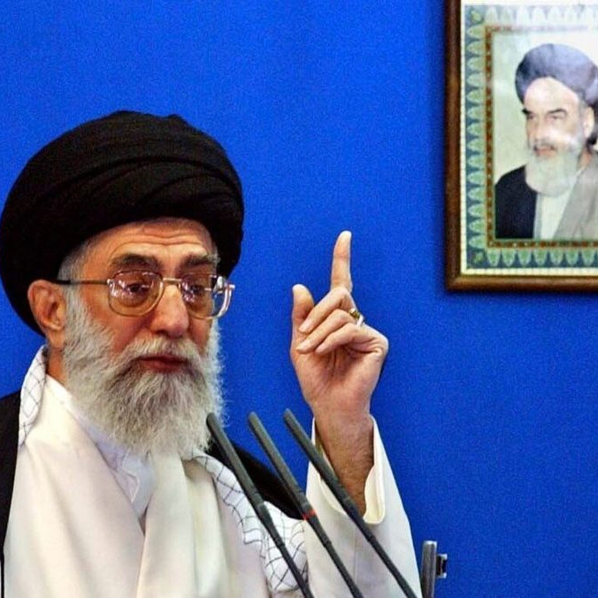 Najvyšší duchovný vodca ajatolláh Alí Chameneí.