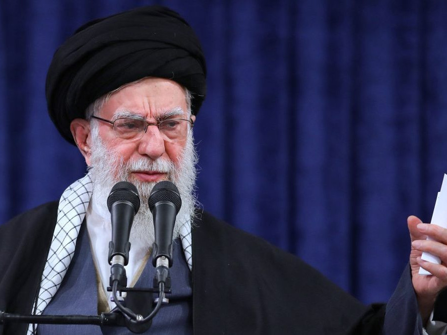 Najvyšší duchovný vodca ajatolláh Alí Chameneí.