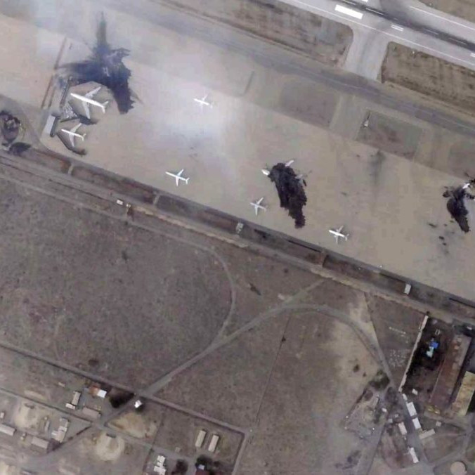 Pohľad na škody po americko-izraelských útokoch na medzinárodné letisko Mehrabad v Teheráne.