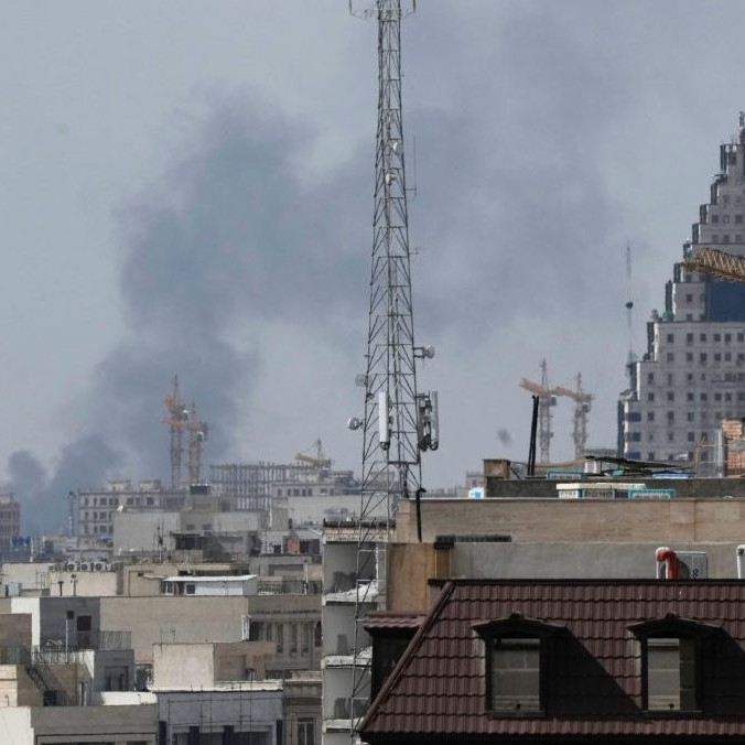 Stúpajúci dym v Teheráne.