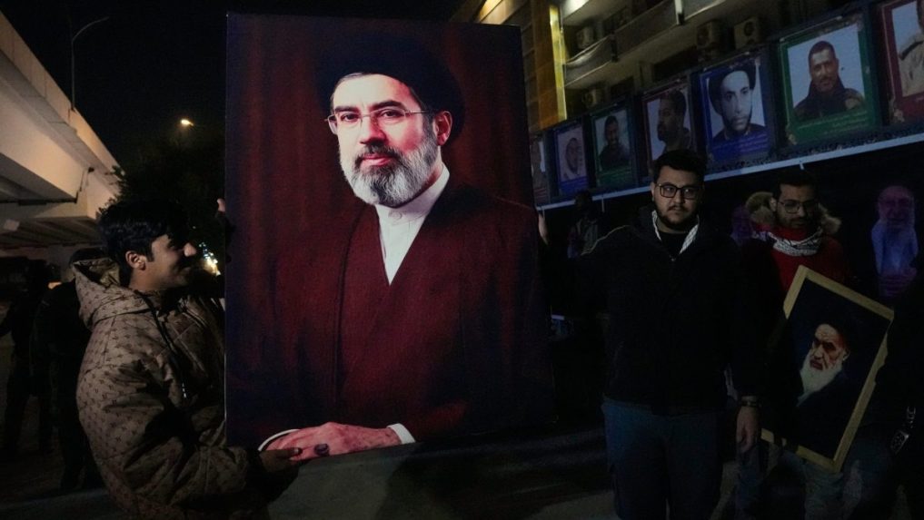 Nový najvyšší vodca Iránu hrozí USA aj Izraelu. Modžtabá Chameneí vyzval na zatvorenie amerických základní v regióne