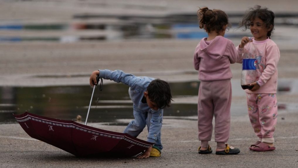 deti sa hrajú na ulici