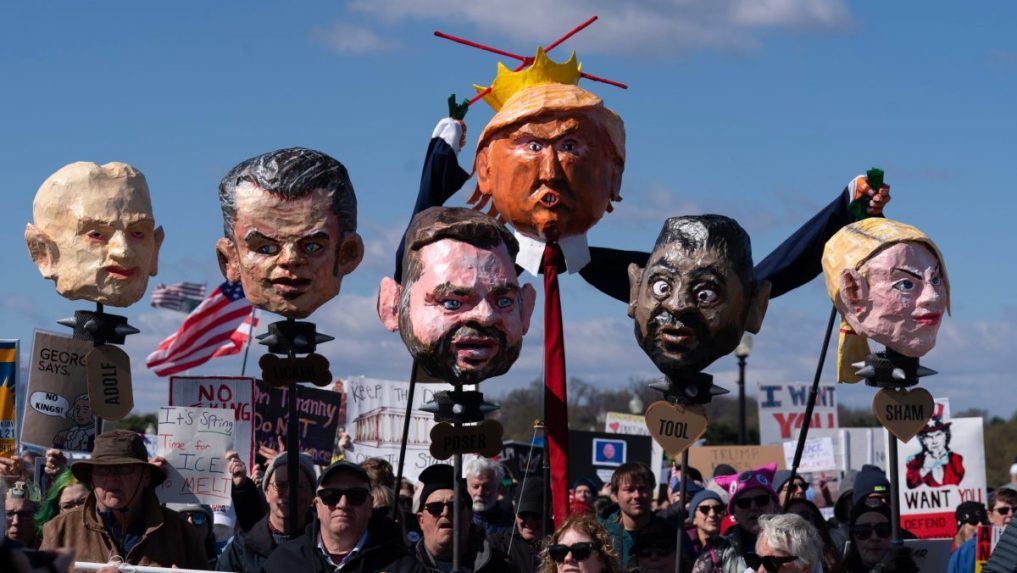 Pol&iacute;cia niekoľk&yacute;ch protestuj&uacute;cich zadržala.
