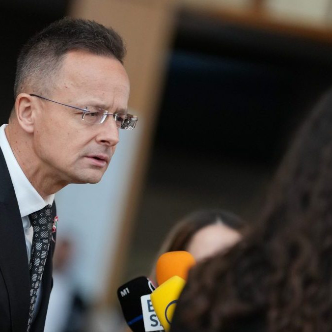 Na snímke Péter Szijjártó.