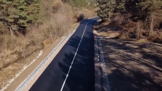 Vďaka vystuženiu je cesta pred obcou Malý Lipník bezpečná.