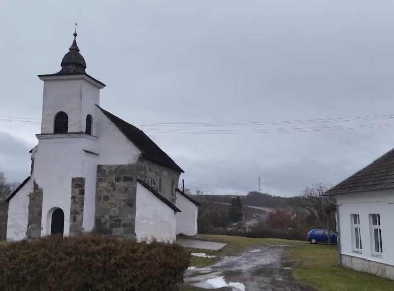 Rom&aacute;nsky kostol v Leviciach.