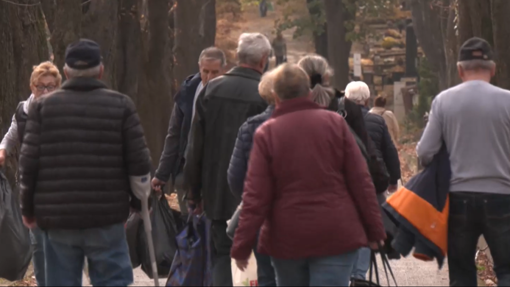 Na snímke ľudia na ulici.