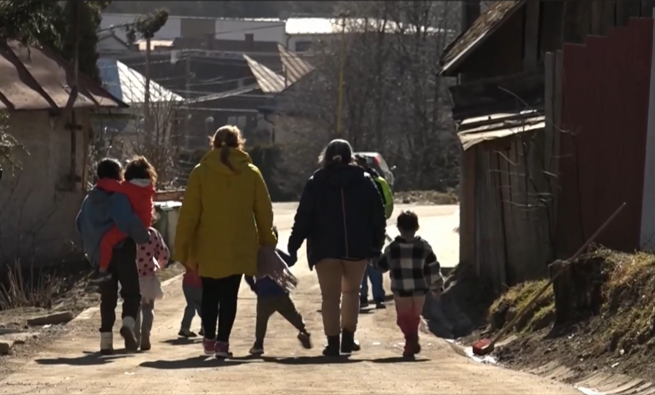 Na snímke obyvatelia osady.