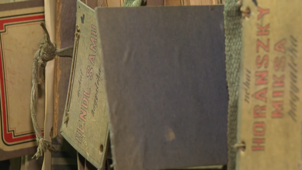 Knihy v &Scaron;t&aacute;tnom arch&iacute;ve v Liptovskom Mikul&aacute;&scaron;i.