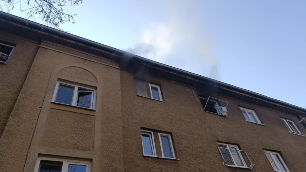 V jednej z topoľčianskych bytoviek horel byt na najvy&scaron;&scaron;om poschod&iacute;.