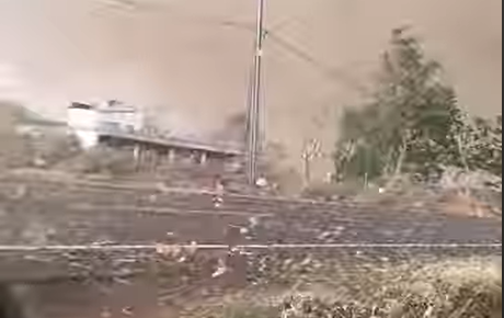 Na snímke tornádo v Indii.