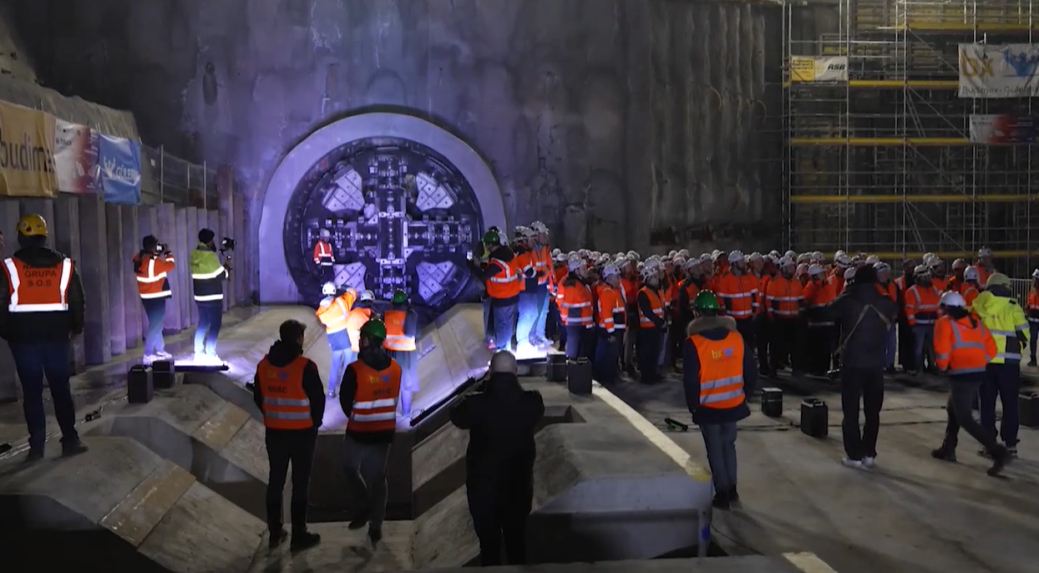 Na snímke razenie tunela.