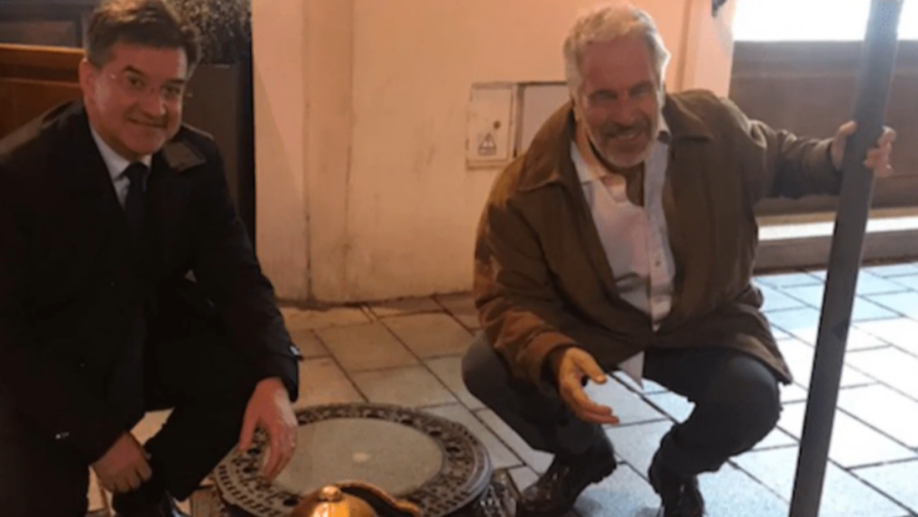 Diplomat Miroslav Lajčák s Jeffreym Epsteinom na návšteve Bratislavy.