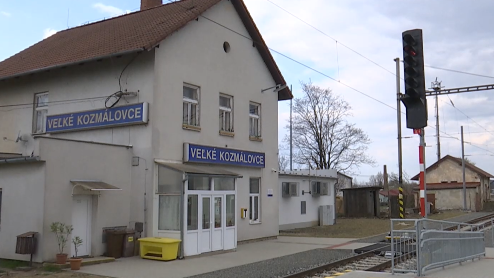 Veľké Kozmálovce, vlaková stanica