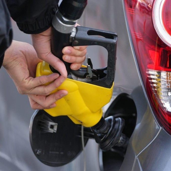 Na ilustračnej snímke tankovanie.