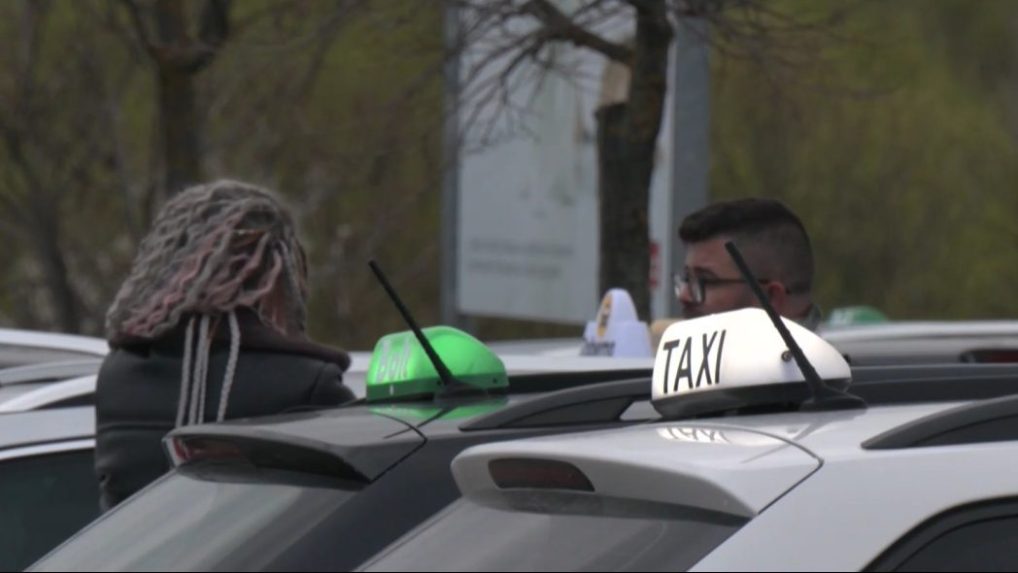 Na ilustračnej snímke taxíky Bolt.