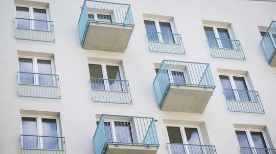 Na ilustračnej snímke byty.