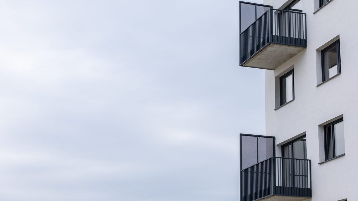 V Bratislave čoskoro pribudne vy&scaron;e tristo komerčn&yacute;ch n&aacute;jomn&yacute;ch bytov. Č&iacute;m sa l&iacute;&scaron;ia od &scaron;t&aacute;tneho či individu&aacute;lneho pren&aacute;jmu?