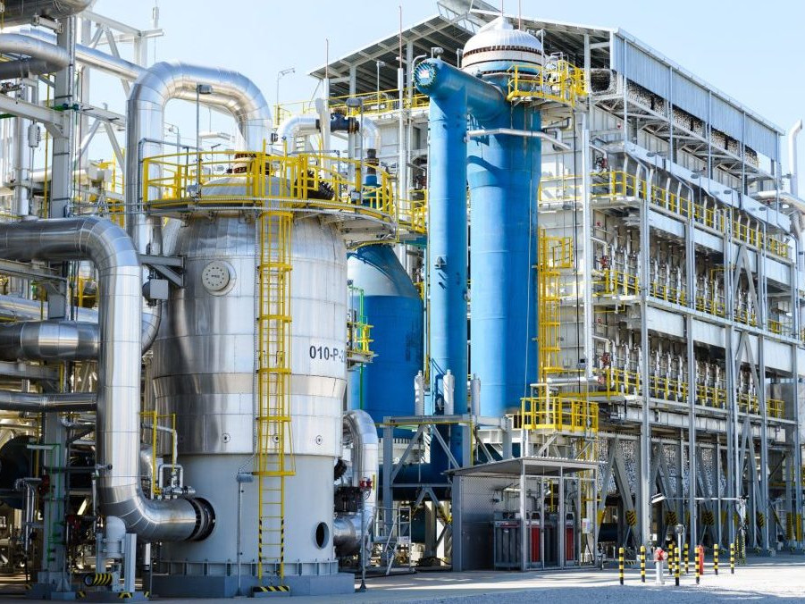 Výrobná jednotka na čpavok v Duslo Šaľa.