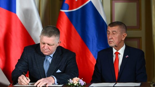Na snímke Robert Fico a Andrej Babiš.