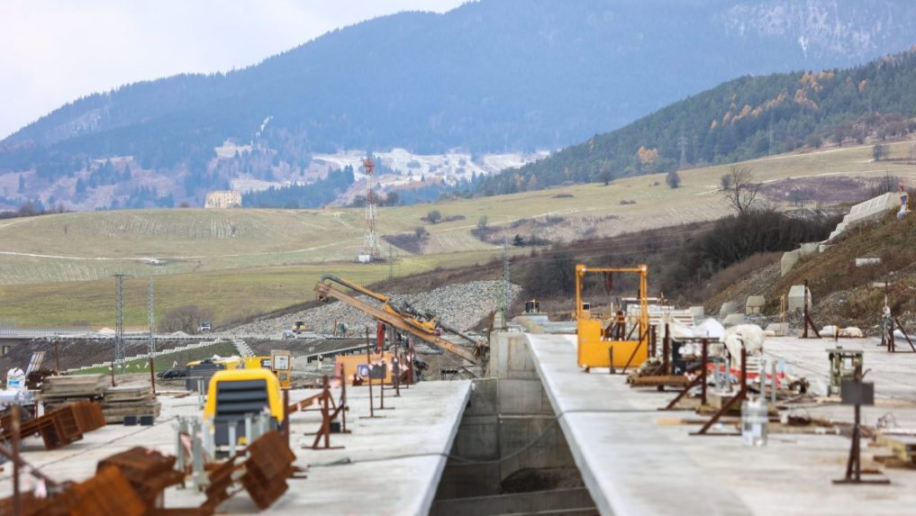 Stavebné práce na stavbe D1 Hubová - Ivachnová.